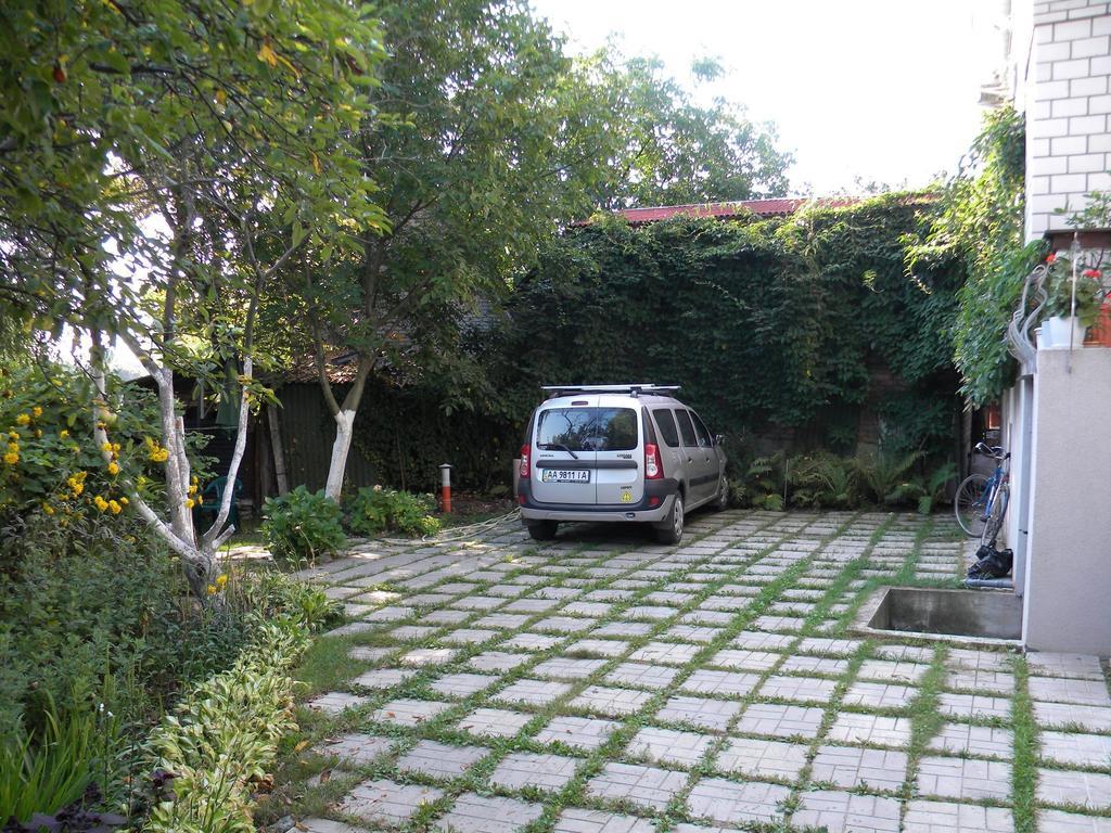 Guest House Dacha Киев Екстериор снимка
